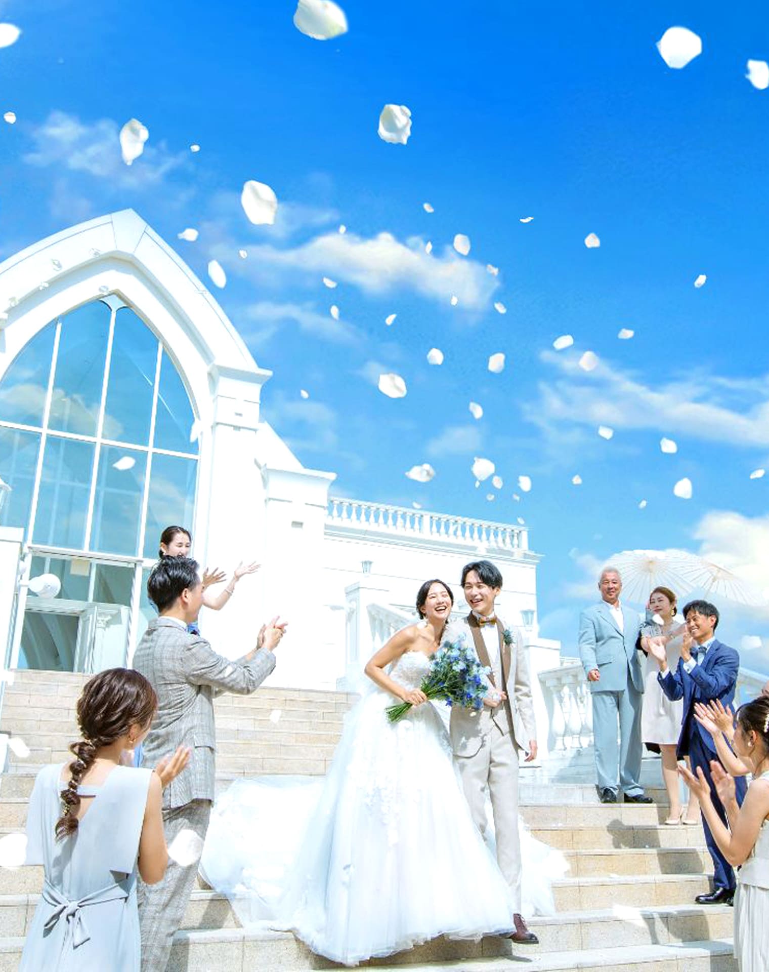 結婚式のチャペル外風景